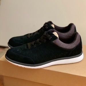 Women’s UGG Victoria Sneaker in Black s7